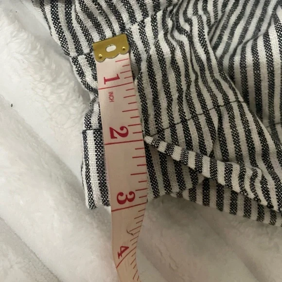 Reformation Light Gray & White Striped High Waist Women’s Shorts - Picture 8 of 13